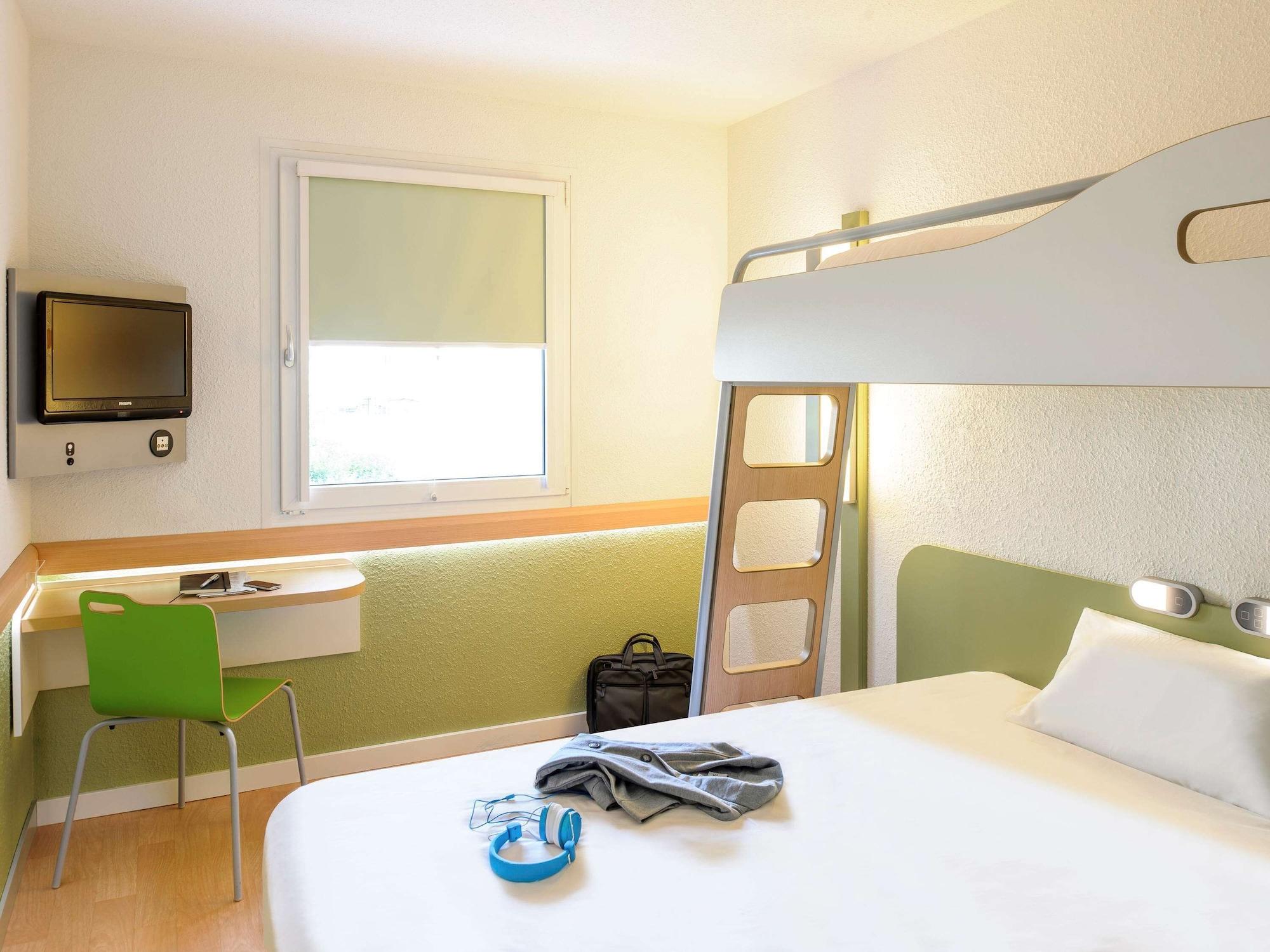 ibis budget Tarbes Bagian luar foto