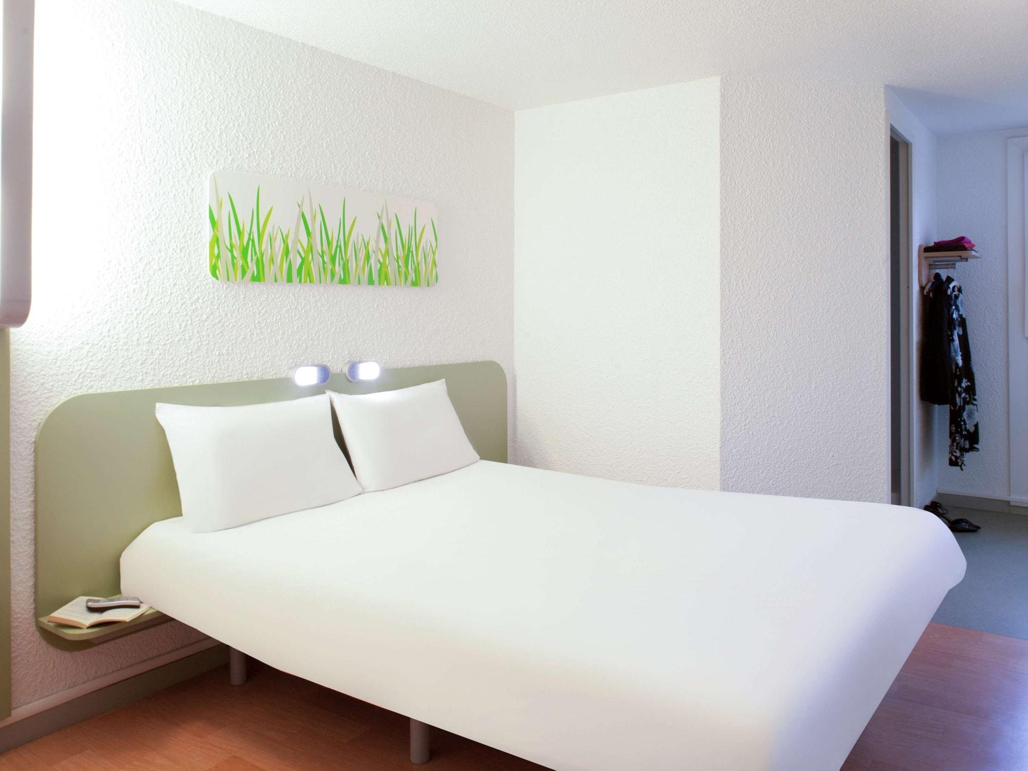 ibis budget Tarbes Bagian luar foto