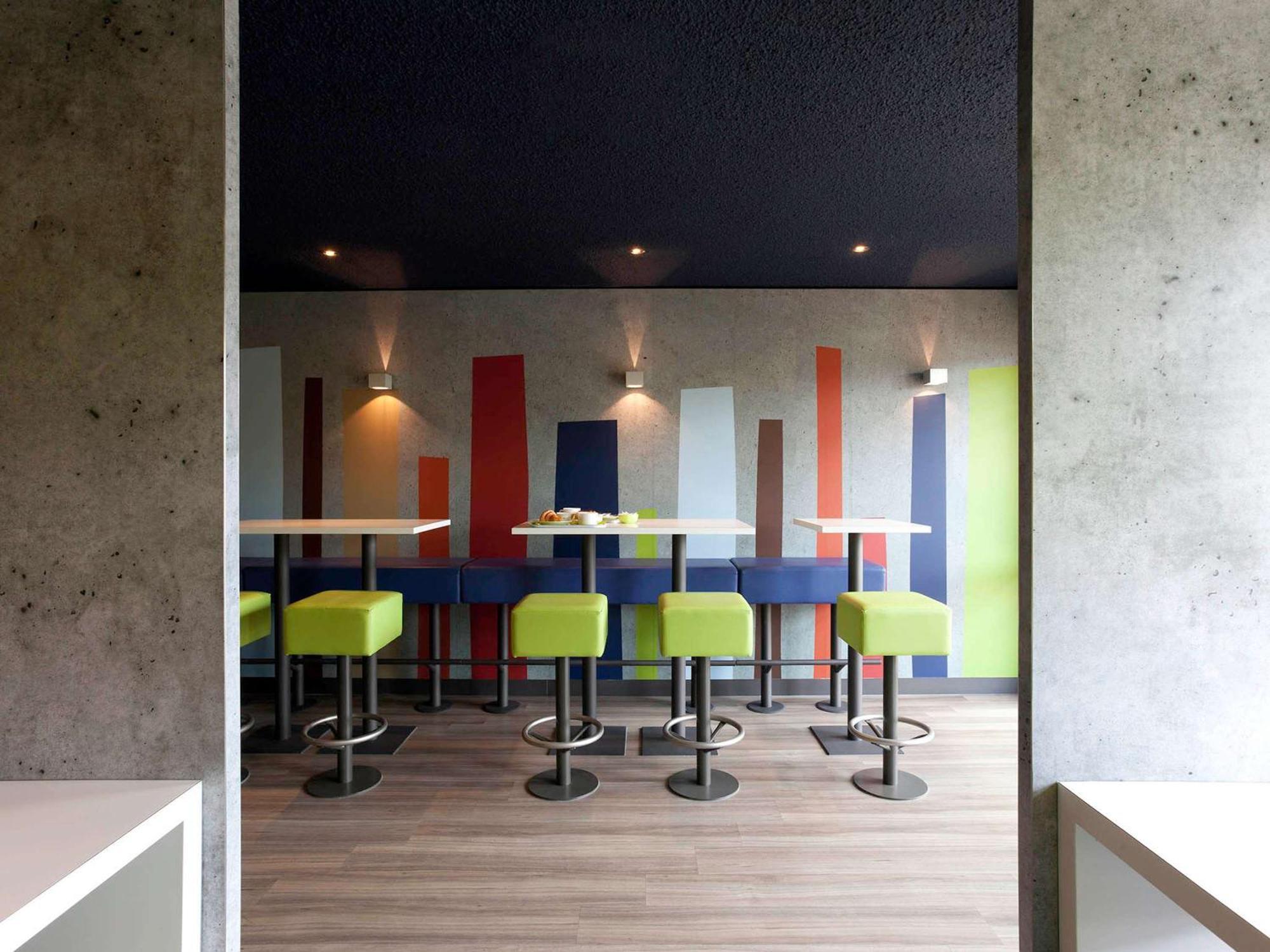 ibis budget Tarbes Bagian luar foto