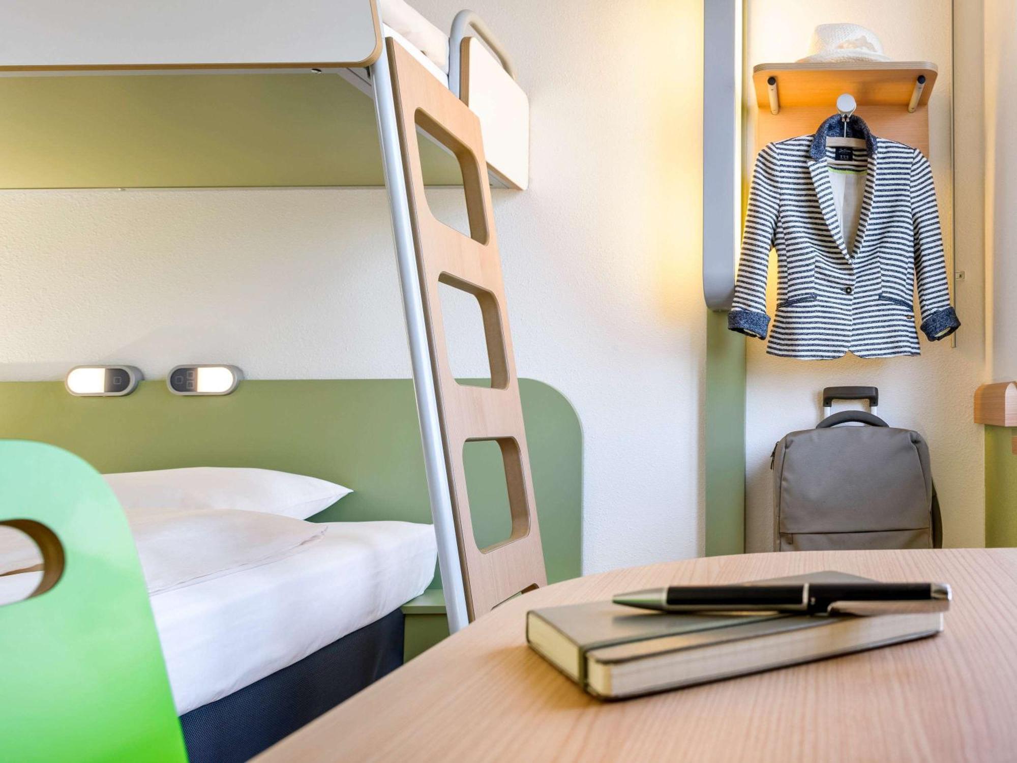 ibis budget Tarbes Bagian luar foto