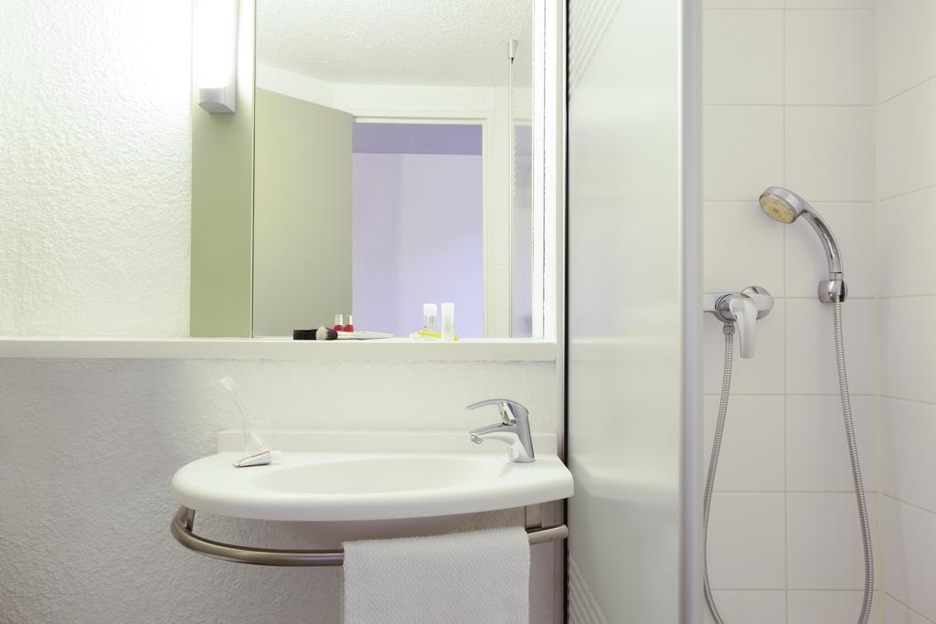 ibis budget Tarbes Ruang foto