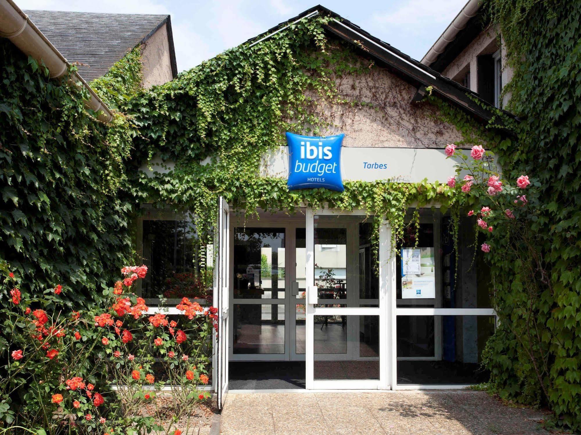 ibis budget Tarbes Bagian luar foto
