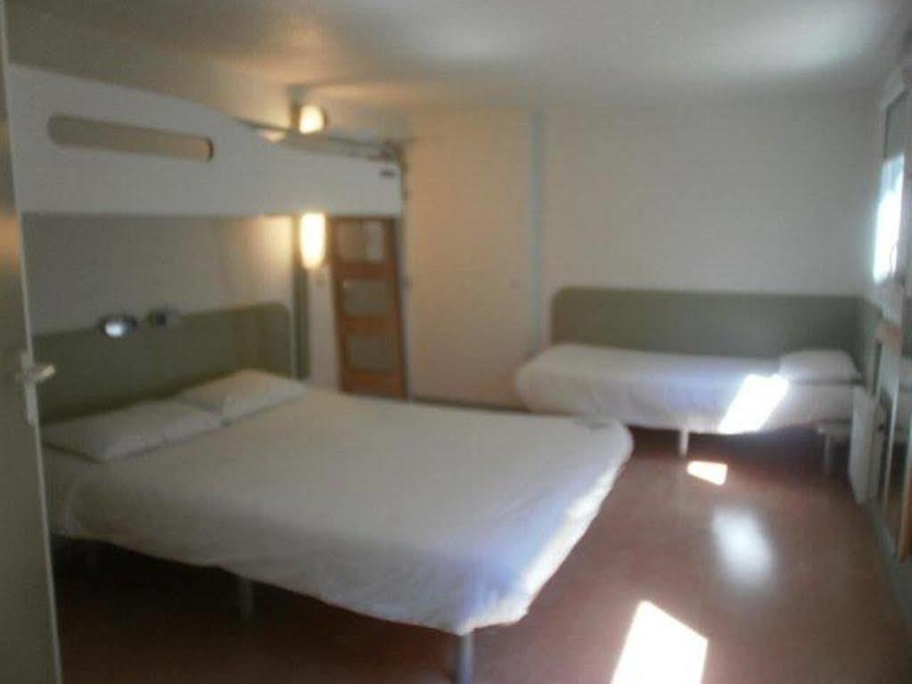 ibis budget Tarbes Bagian luar foto