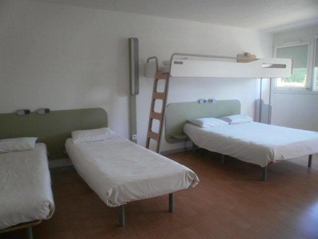 ibis budget Tarbes Bagian luar foto